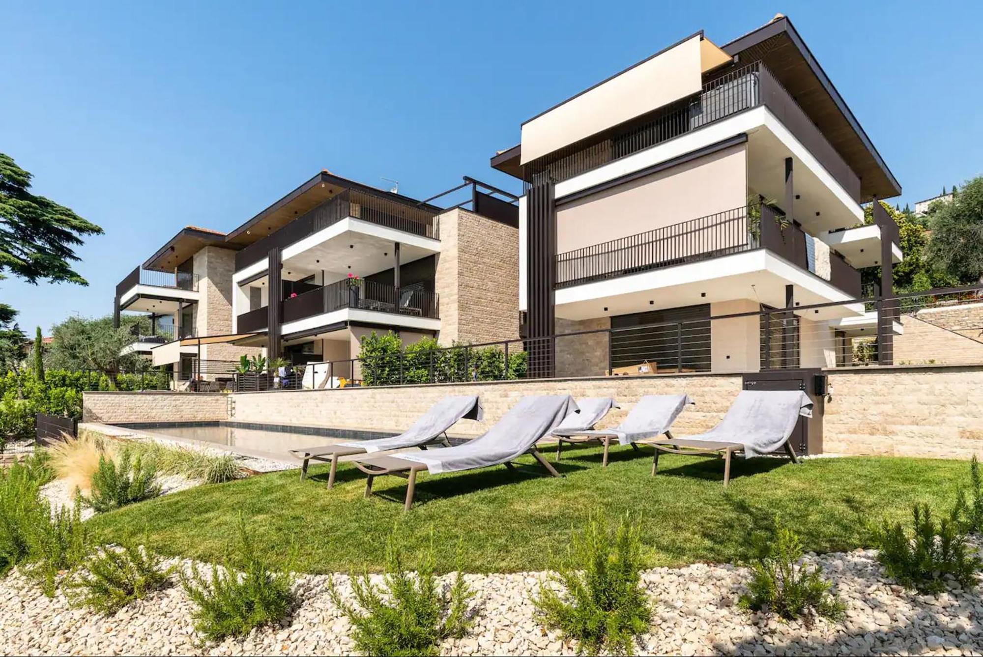 Salvatorehomes - Luxurious Dreamview Waterfront Apartment In Torri Del Benaco With Pool - Casa Azura - A 5 Star Luxury Collection At Lake Garda Exterior foto