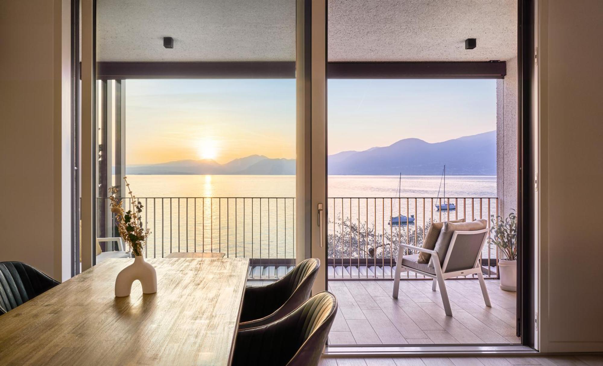 Salvatorehomes - Luxurious Dreamview Waterfront Apartment In Torri Del Benaco With Pool - Casa Azura - A 5 Star Luxury Collection At Lake Garda Exterior foto