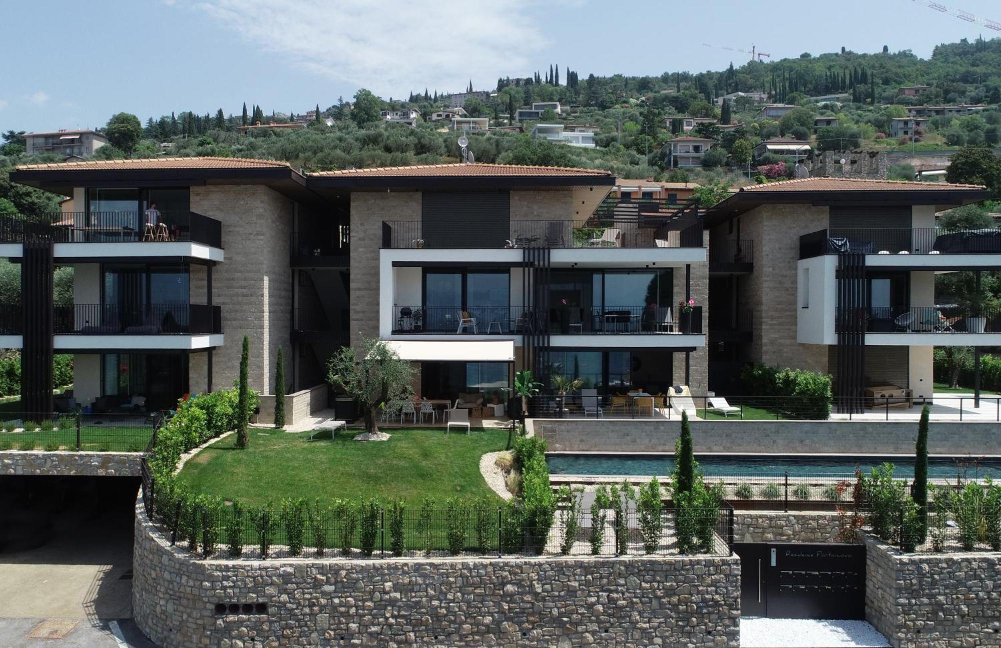 Salvatorehomes - Luxurious Dreamview Waterfront Apartment In Torri Del Benaco With Pool - Casa Azura - A 5 Star Luxury Collection At Lake Garda Exterior foto