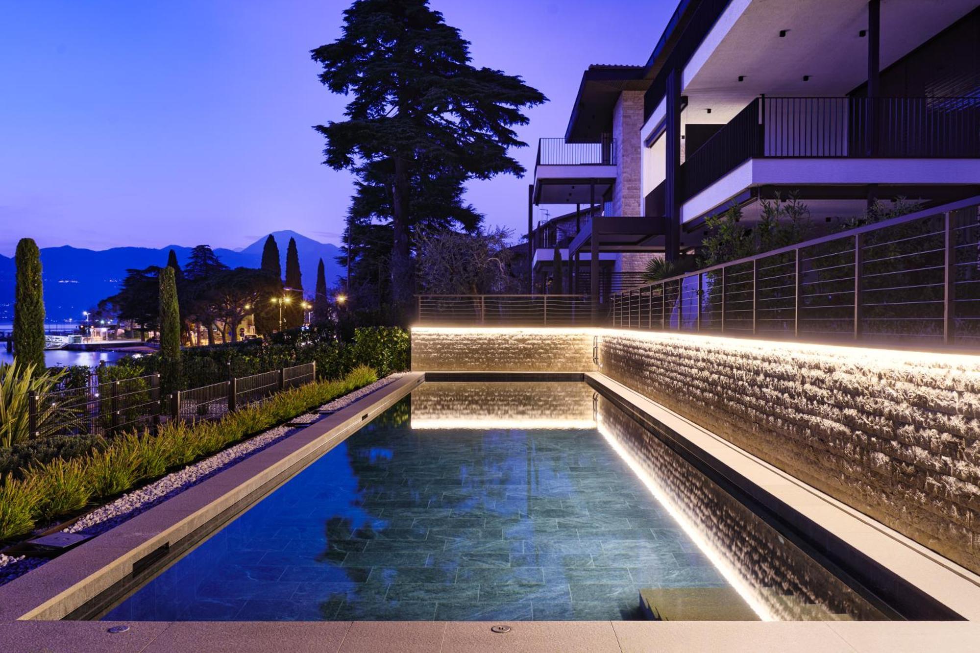 Salvatorehomes - Luxurious Dreamview Waterfront Apartment In Torri Del Benaco With Pool - Casa Azura - A 5 Star Luxury Collection At Lake Garda Exterior foto