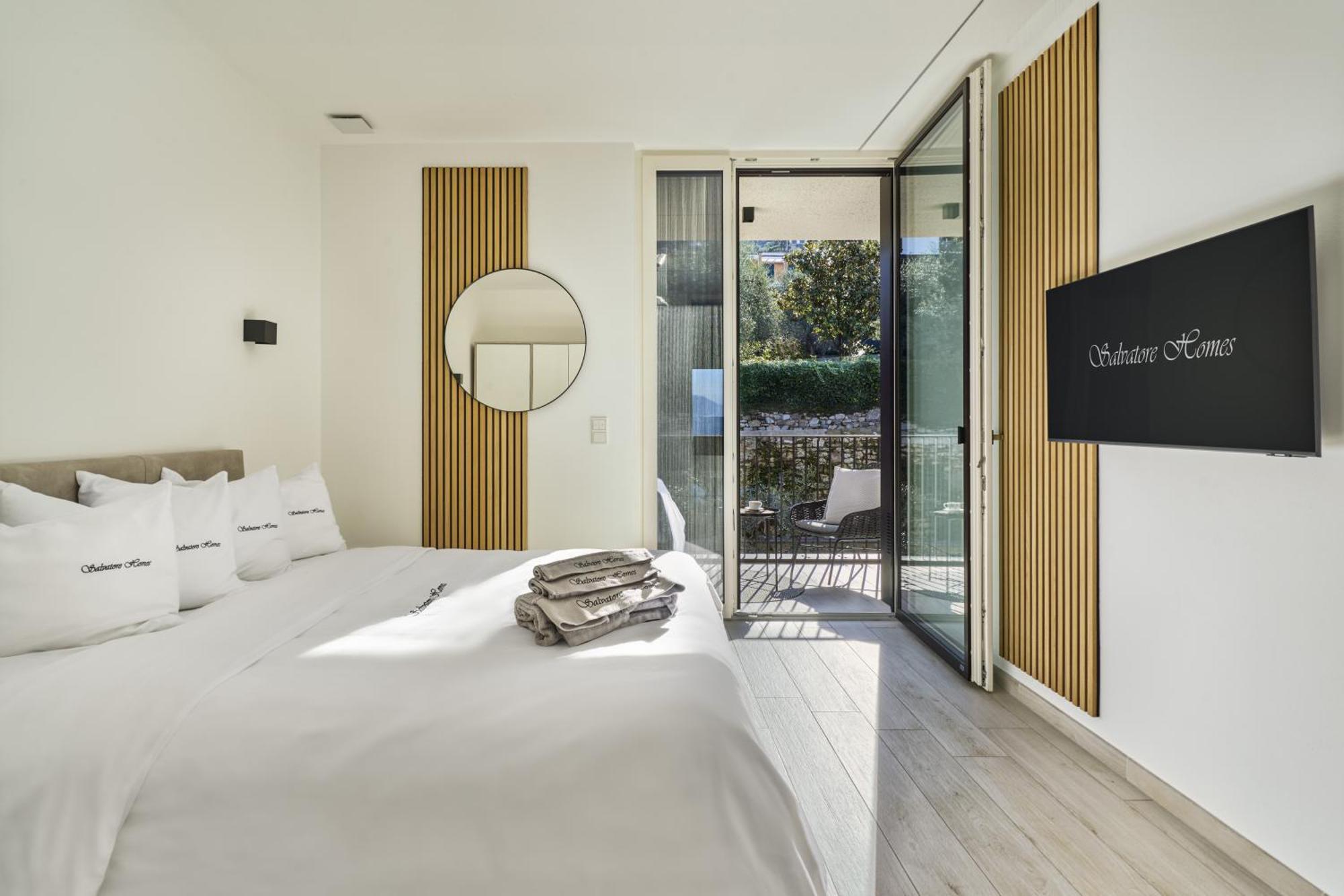 Salvatorehomes - Luxurious Dreamview Waterfront Apartment In Torri Del Benaco With Pool - Casa Azura - A 5 Star Luxury Collection At Lake Garda Exterior foto