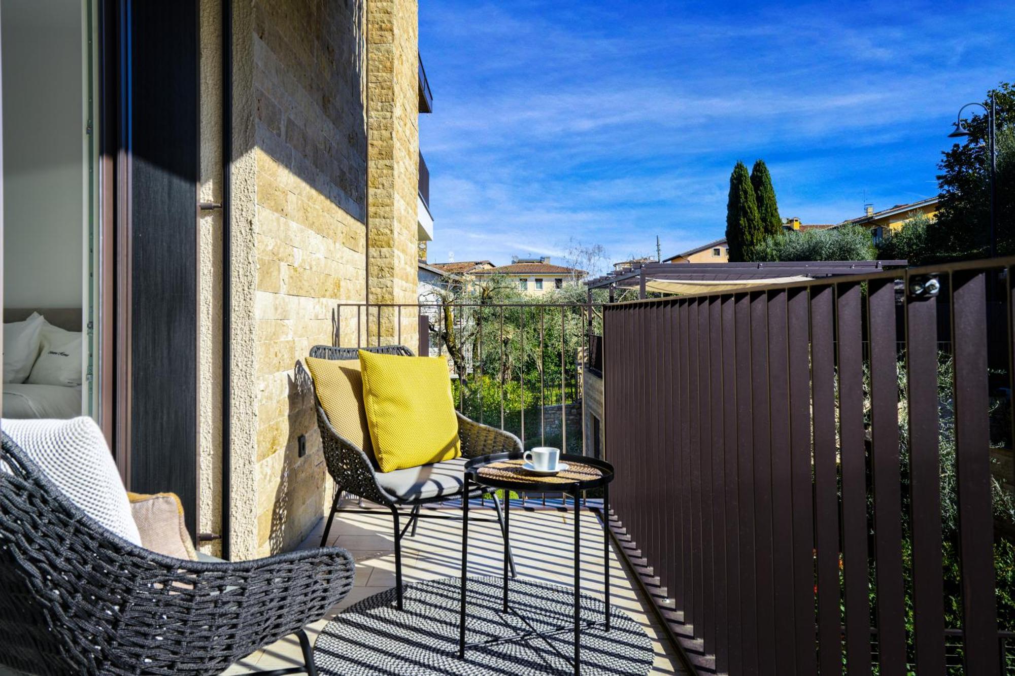 Salvatorehomes - Luxurious Dreamview Waterfront Apartment In Torri Del Benaco With Pool - Casa Azura - A 5 Star Luxury Collection At Lake Garda Exterior foto